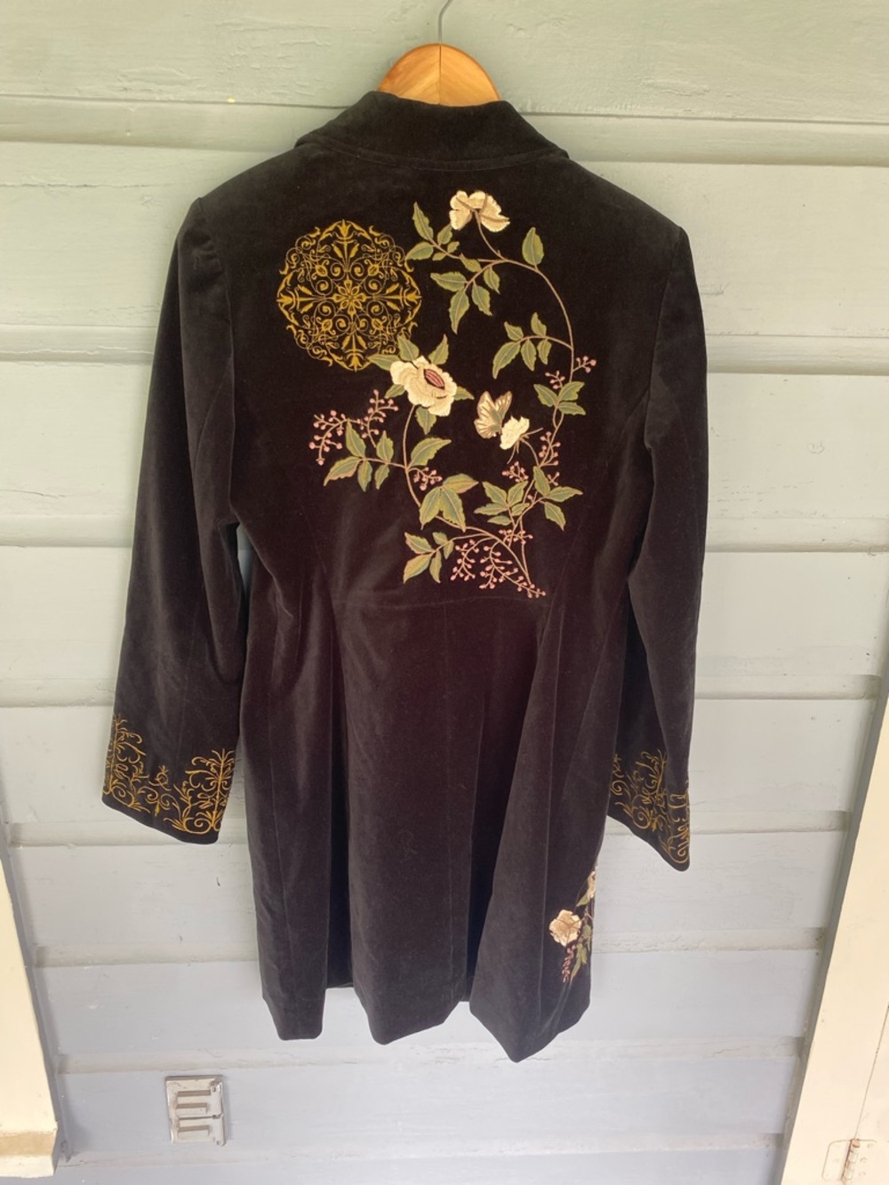 Cabi French velveteen Embroidered Black Women's Coat sz8 - Picture 4 of 4